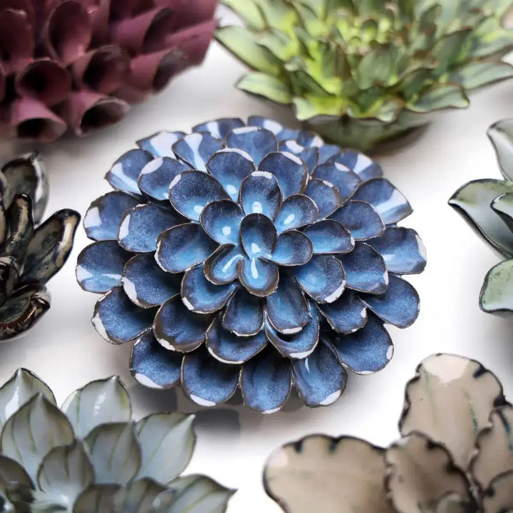 CHIVE CERAMICS - KERAMISK VÆGBLOMST - BLÅ NOIR POMPON DAHLIA