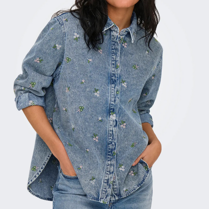 ONLY - DENIM SKJORTE - VERA 15351977 - LIGHT BLUE DENIM/FLOWER EMBROIDERY