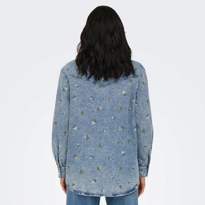 ONLY - DENIM SKJORTE - VERA 15351977 - LIGHT BLUE DENIM/FLOWER EMBROIDERY