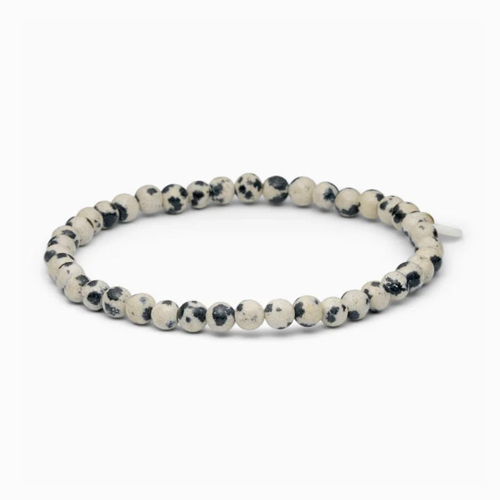 SOÏ - KRYSTAL ARMBÅND - DALMATINER JASPIS 4 MM.