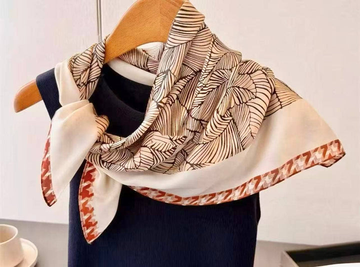 tørklæde 70 x 70 polyester silkeeffekt med bladmønster