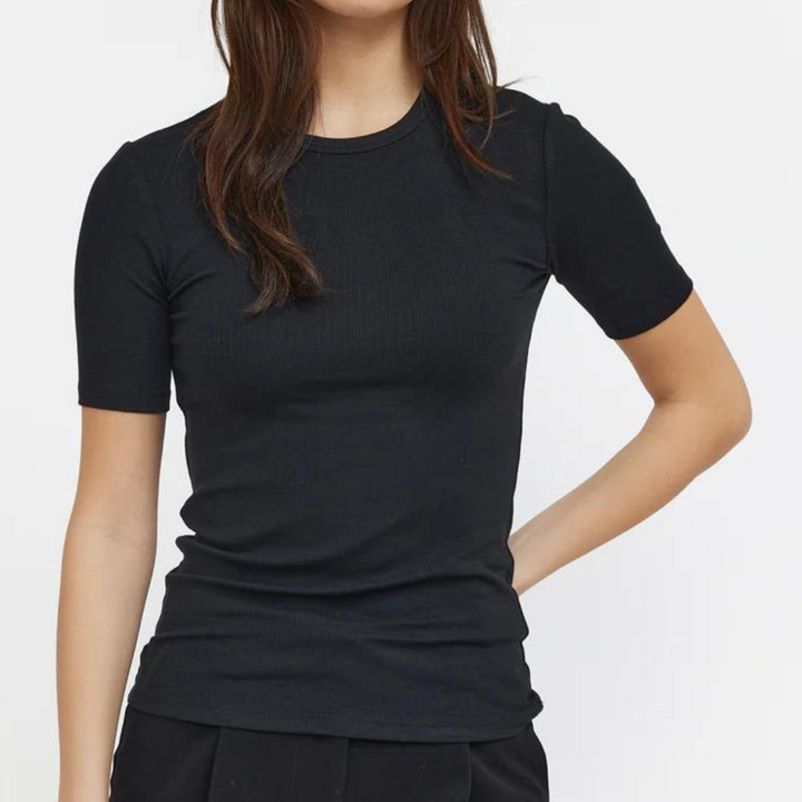 SOFT REBELS - T-SHIRT - FENJA SR423-302 - SORT