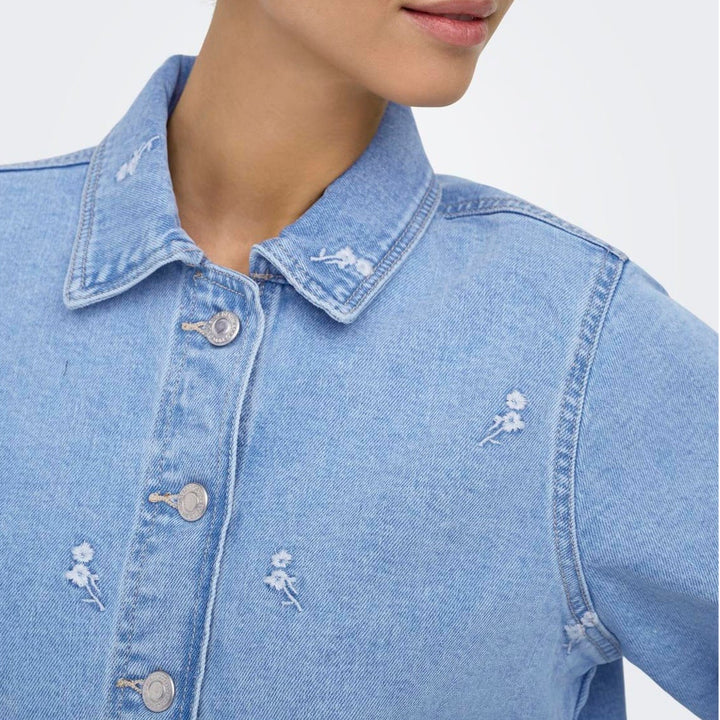 ONLY - SKJORTE - BELLA 15379245 - LIGHT BLUE DENIM/FLOWER EMB.