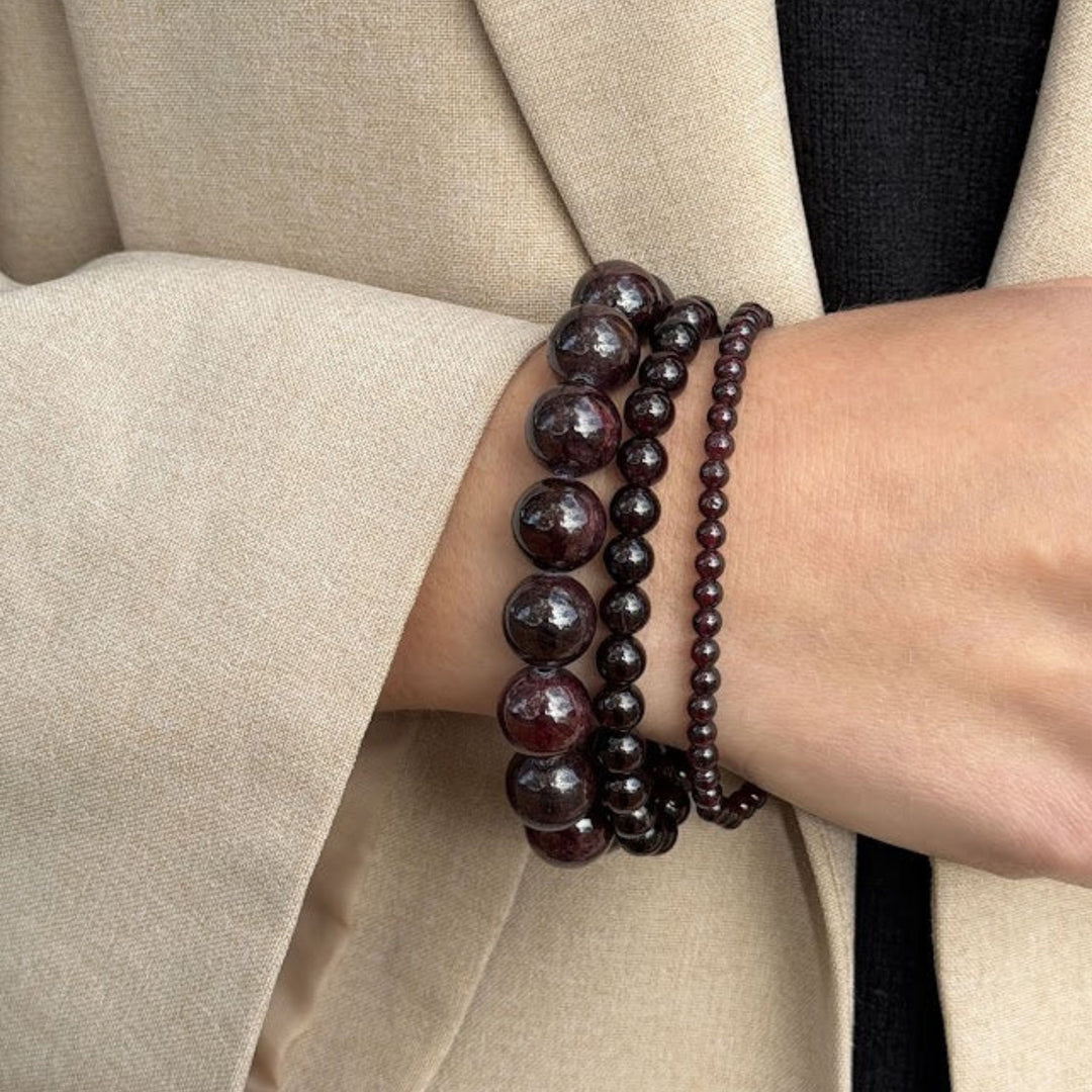 SOÏ - KRYSTAL ARMBÅND - CHUNKY GRANAT 12 MM.