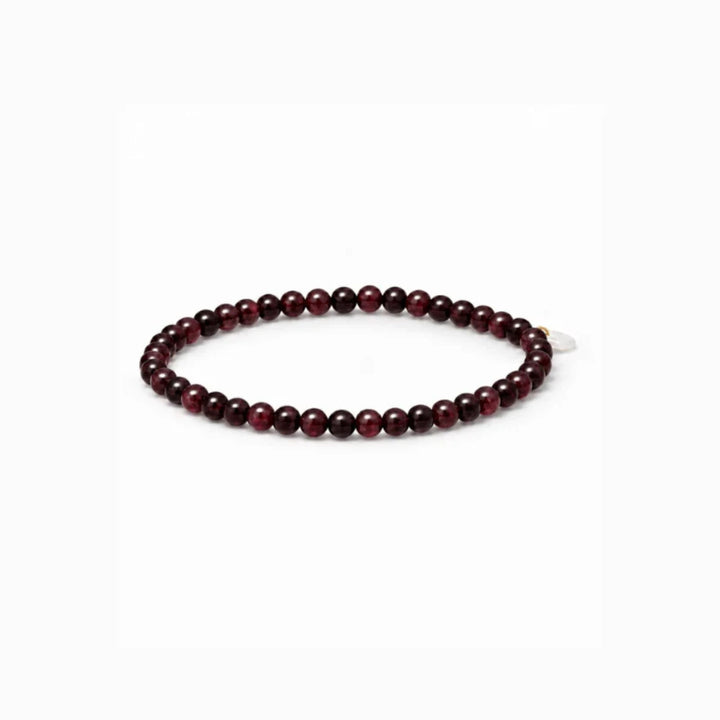 SOÏ - KRYSTAL ARMBÅND - GRANAT 4 MM.