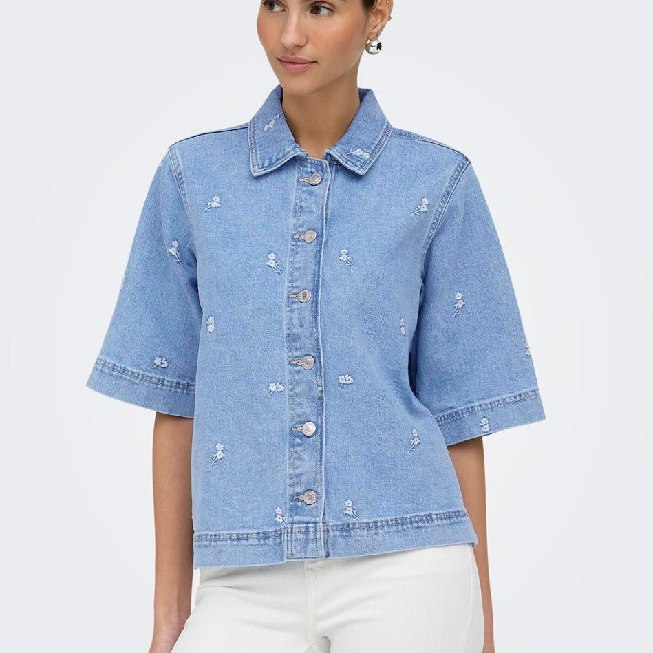 ONLY - SKJORTE - BELLA 15379245 - LIGHT BLUE DENIM/FLOWER EMB.